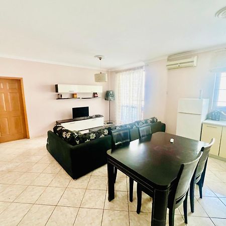 Lovely 3-Bedroom Rental Unit In Durrës Esterno foto
