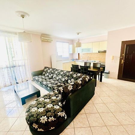 Lovely 3-Bedroom Rental Unit In Durrës Esterno foto