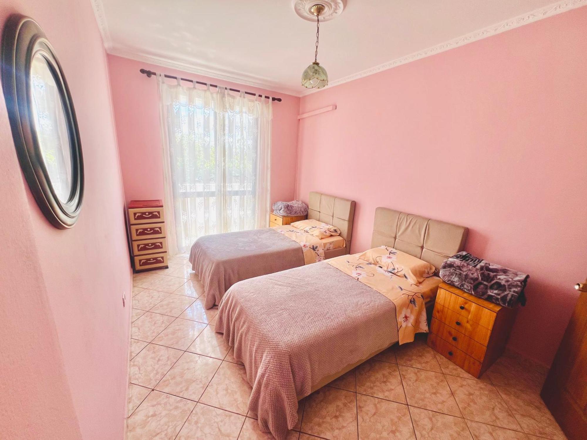Lovely 3-Bedroom Rental Unit In Durrës Esterno foto